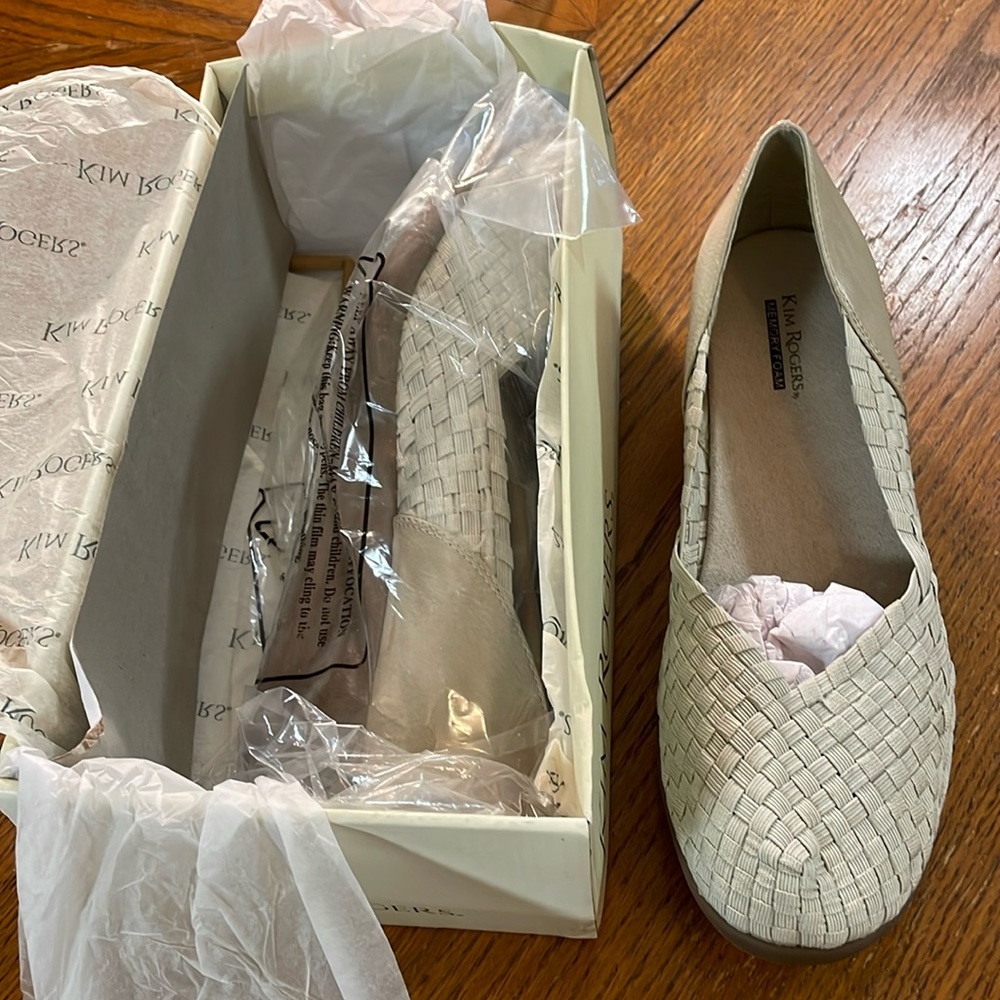 Kim Rogers Magen stone colored slip on size 11. New in box without lid